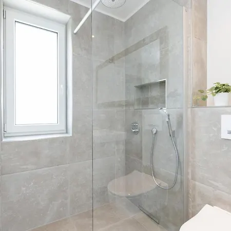 Sturmfrei Galerie 3 *